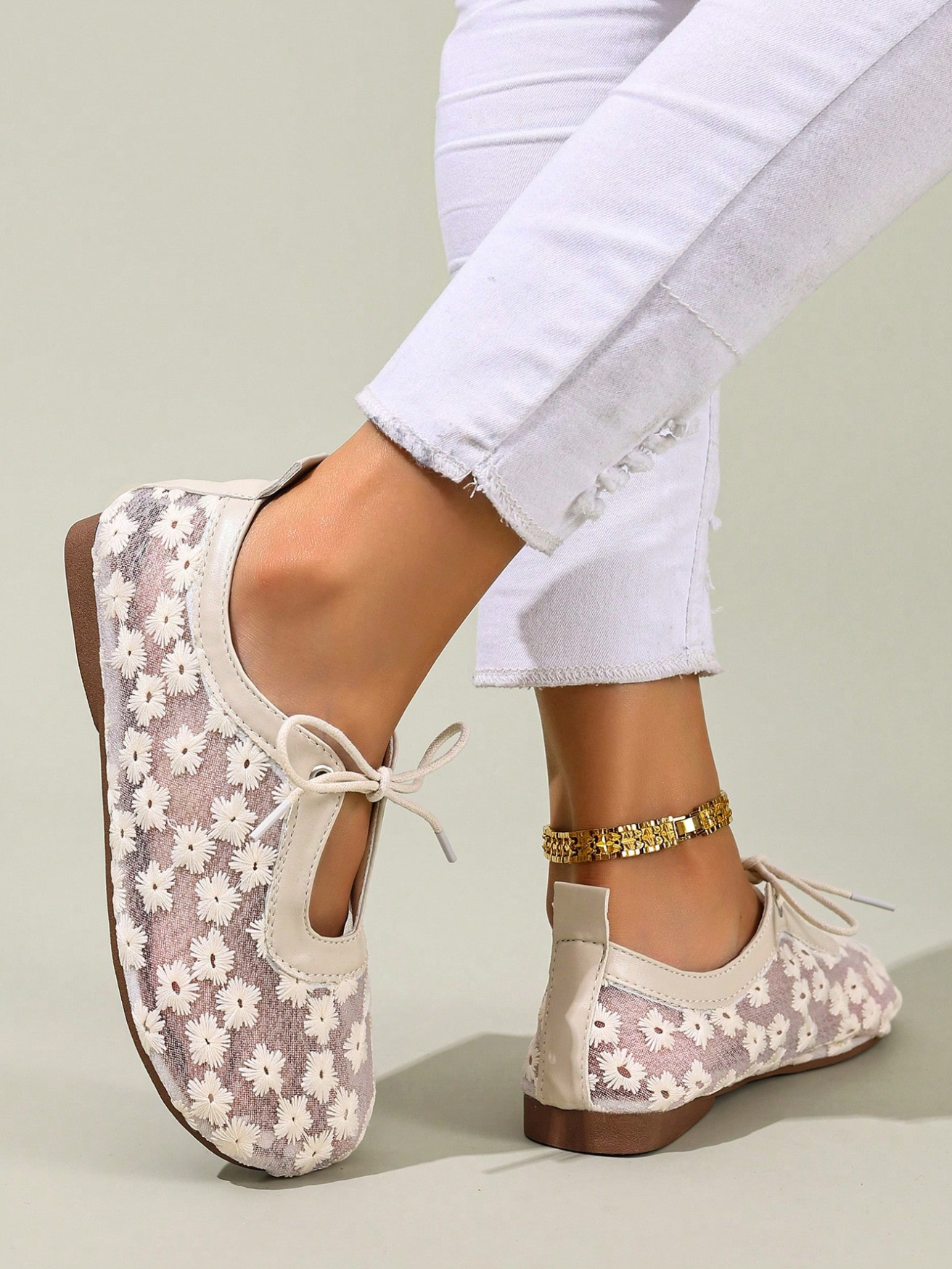 Women's Hollowed-Out Embroidered Flower Flat Shoes