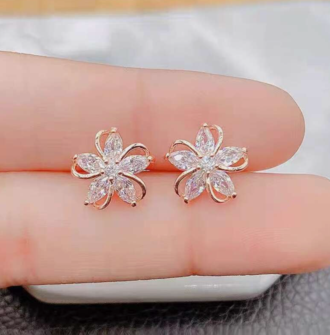 1pair Rose Gold Plated Zirconia Stud Earrings