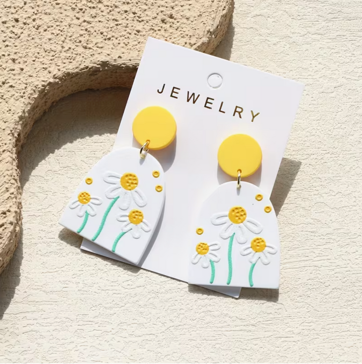 1 Pair of Women'S Spring And Summer Yellow Daisy Flower Print Clay Texture Temperament Atmosphere Trendy Acrylic Earrings