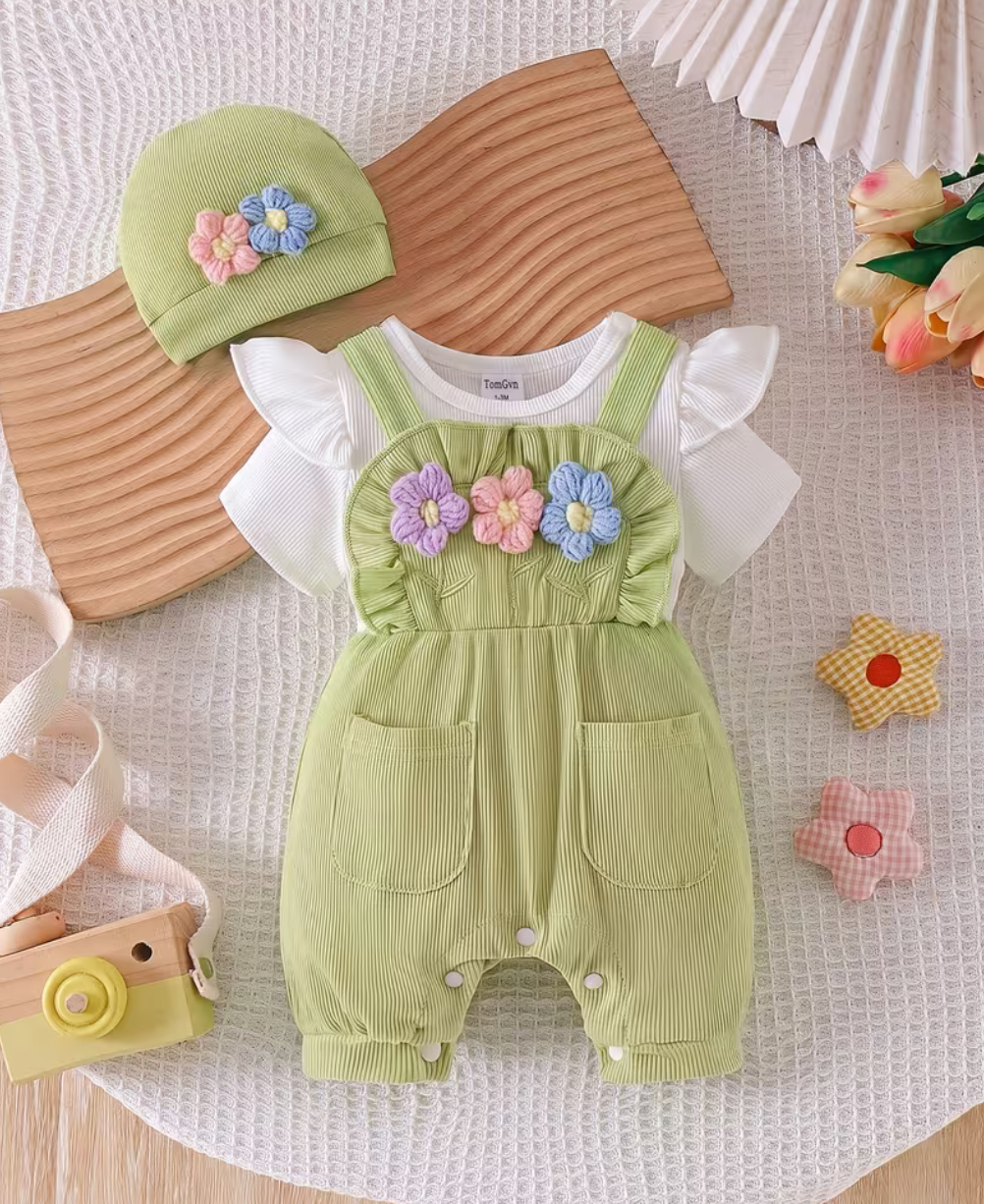 2pcs Set/Soft and Adorable Children's Bodysuit, Includes White 2-in-1 Look Overalls with Random Three-Dimensional Flower Decoration, Pockets, and Hat P102699, Perfect for Outdoor