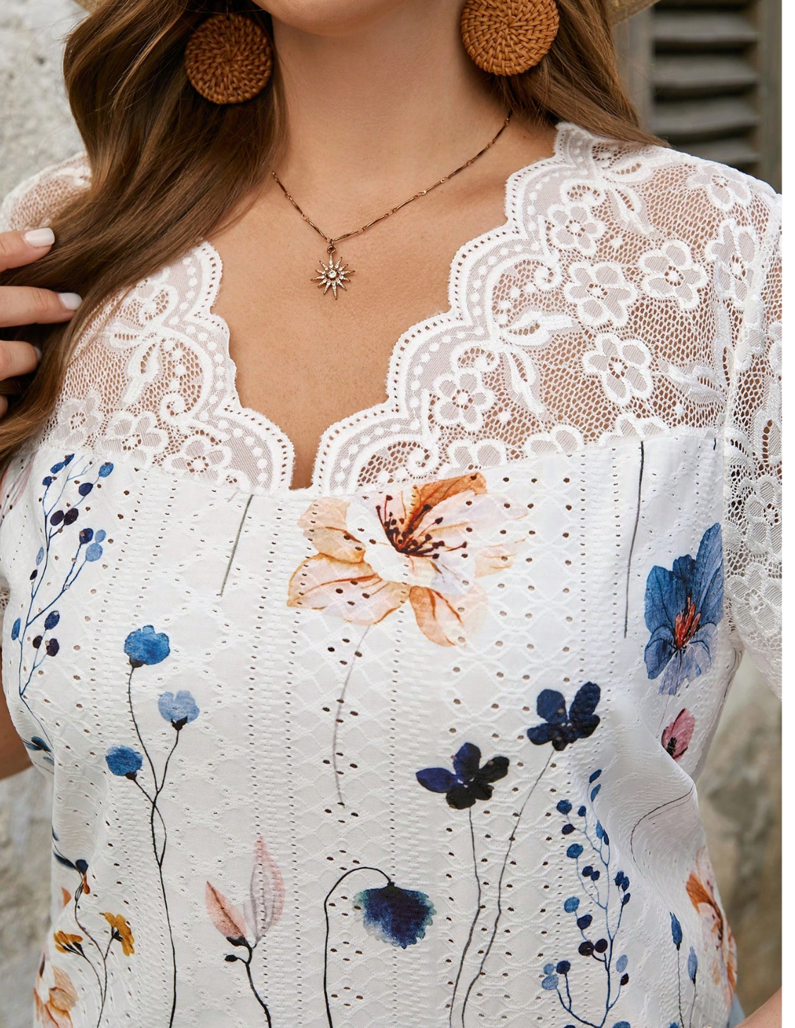 SHEIN LUNE Plus Size Women's V-Neck Lace Patchwork Plant Print T-Shirt Summer Outfits For Women