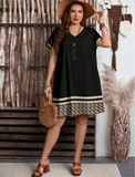EMERY ROSE Plus Size Casual Minimalist Versatile Black Graphic Trim V-Neck Sleeveless Dress,